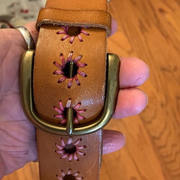 Gap size medium genuine leather belt. The color is tan - Picture 7 of 7